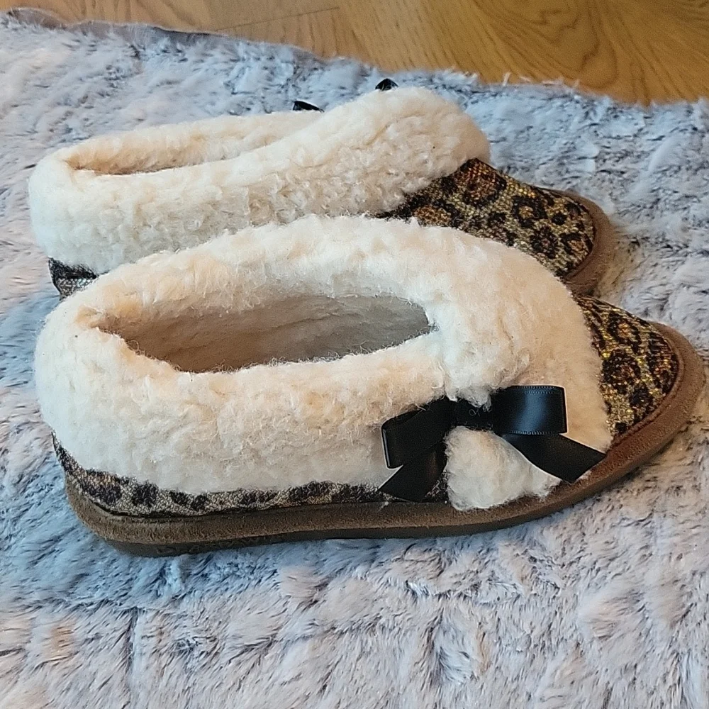 Bearpaw Cheetah Print Slippers, Girls Size 4, Great Condition!